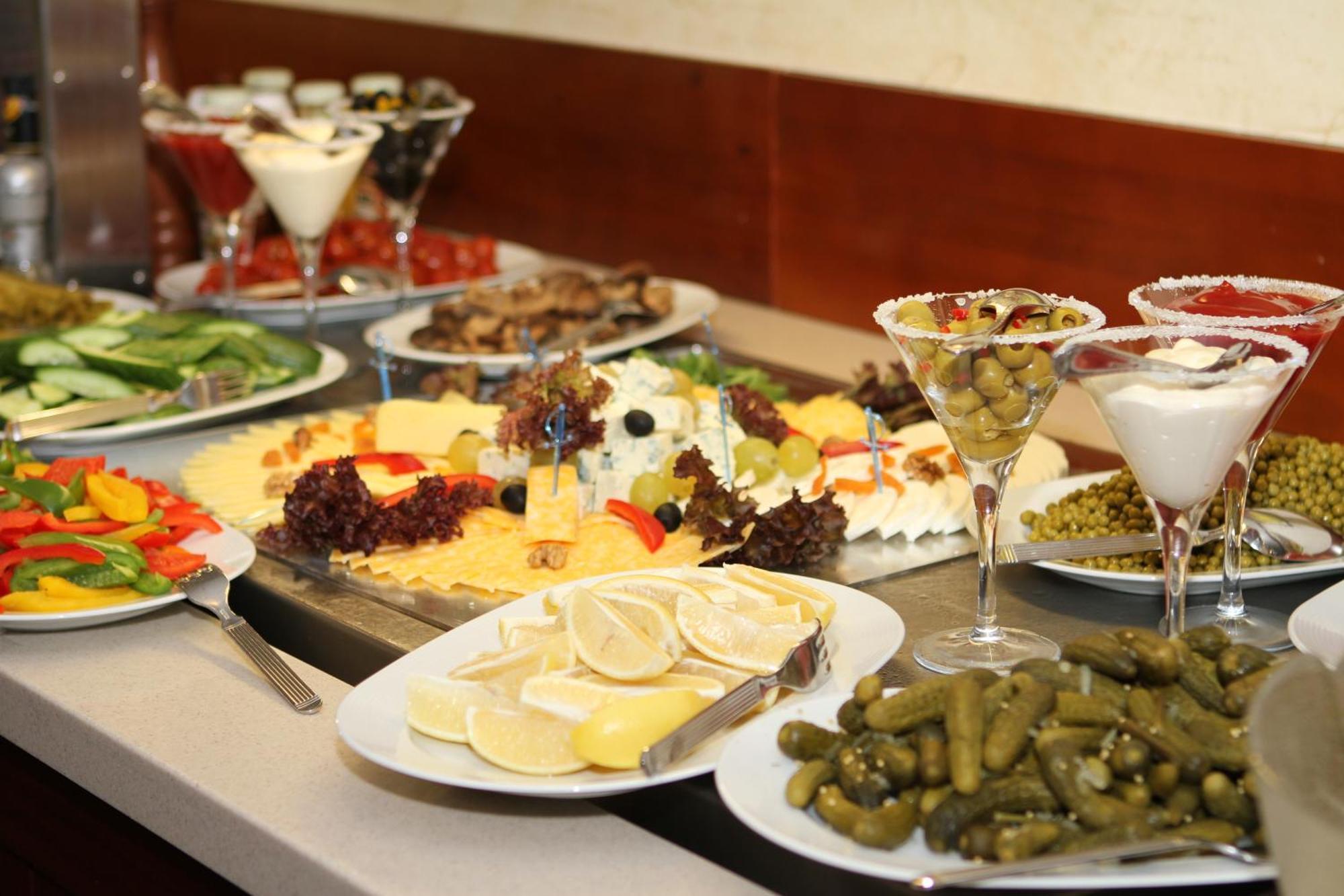 Atyrau Dastan Hotel Екстер'єр фото