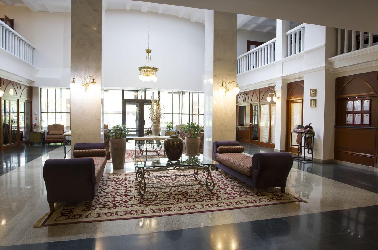Atyrau Dastan Hotel Екстер'єр фото