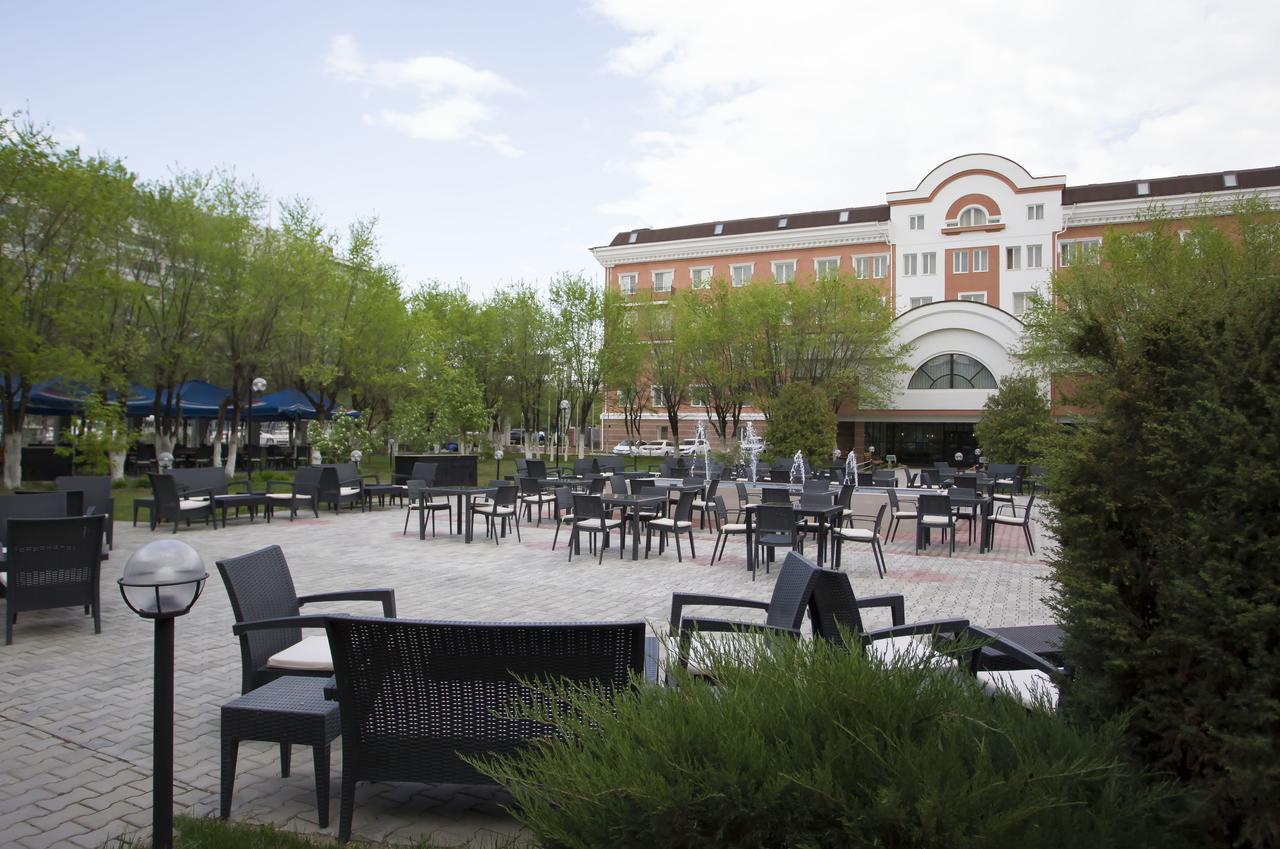 Atyrau Dastan Hotel Екстер'єр фото