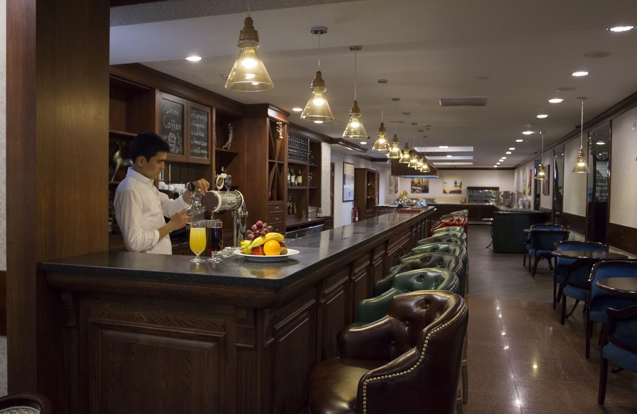 Atyrau Dastan Hotel Екстер'єр фото