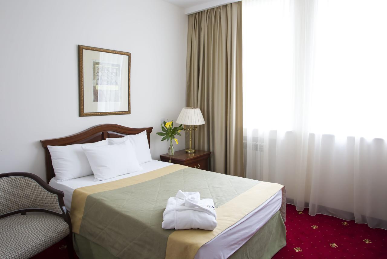 Atyrau Dastan Hotel Екстер'єр фото