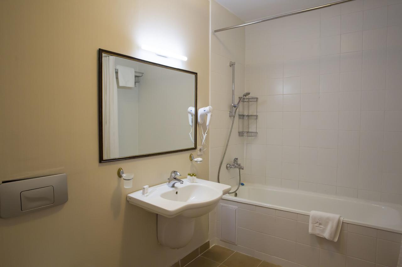 Atyrau Dastan Hotel Екстер'єр фото