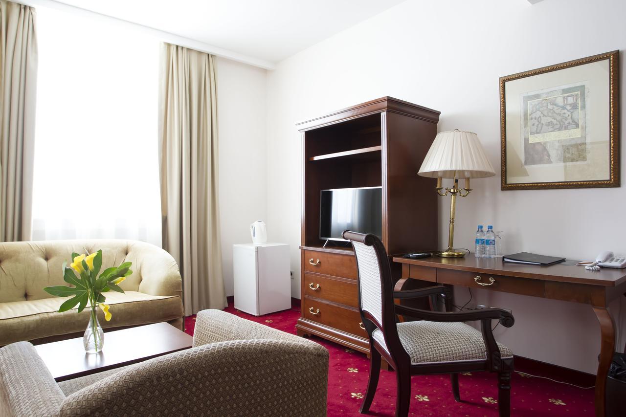 Atyrau Dastan Hotel Екстер'єр фото
