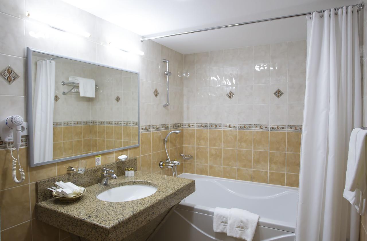 Atyrau Dastan Hotel Екстер'єр фото