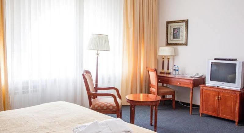 Atyrau Dastan Hotel Екстер'єр фото